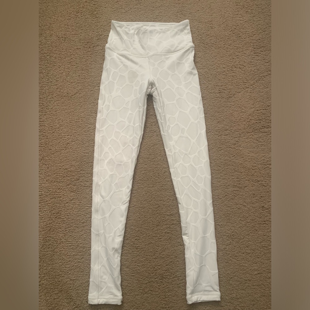 Mono B cream colored leopard print leggings size xs